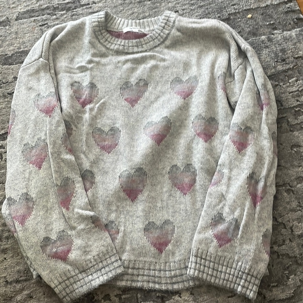 Splendid Grey with colorful heart sweater. Size small. Super comfy. Great cond
